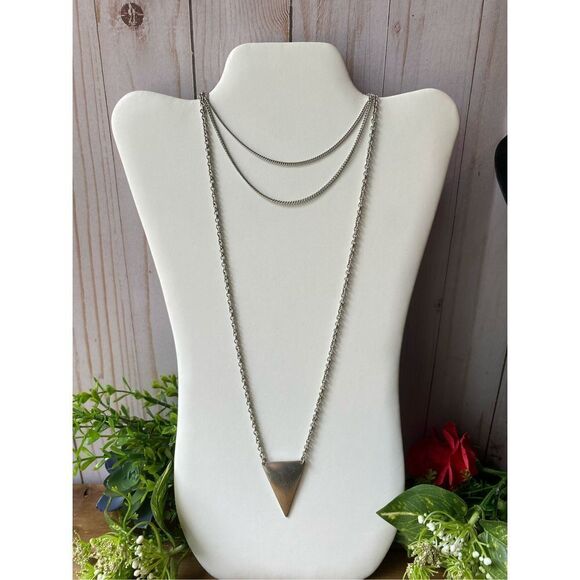 Three chain connected triangle necklace - Picture 2 of 10